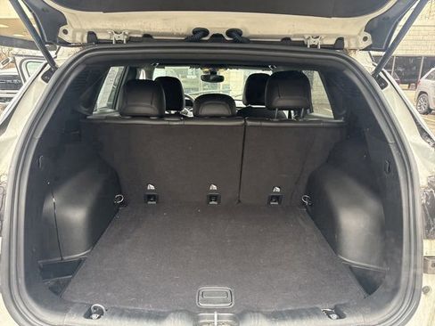 Used 2023 Jeep Compass Limited image 11