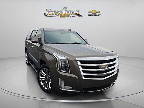 Used 2016 Cadillac Escalade Luxury image 1