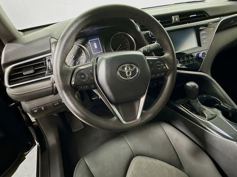 Used 2018 Toyota Camry LE FWD image 12