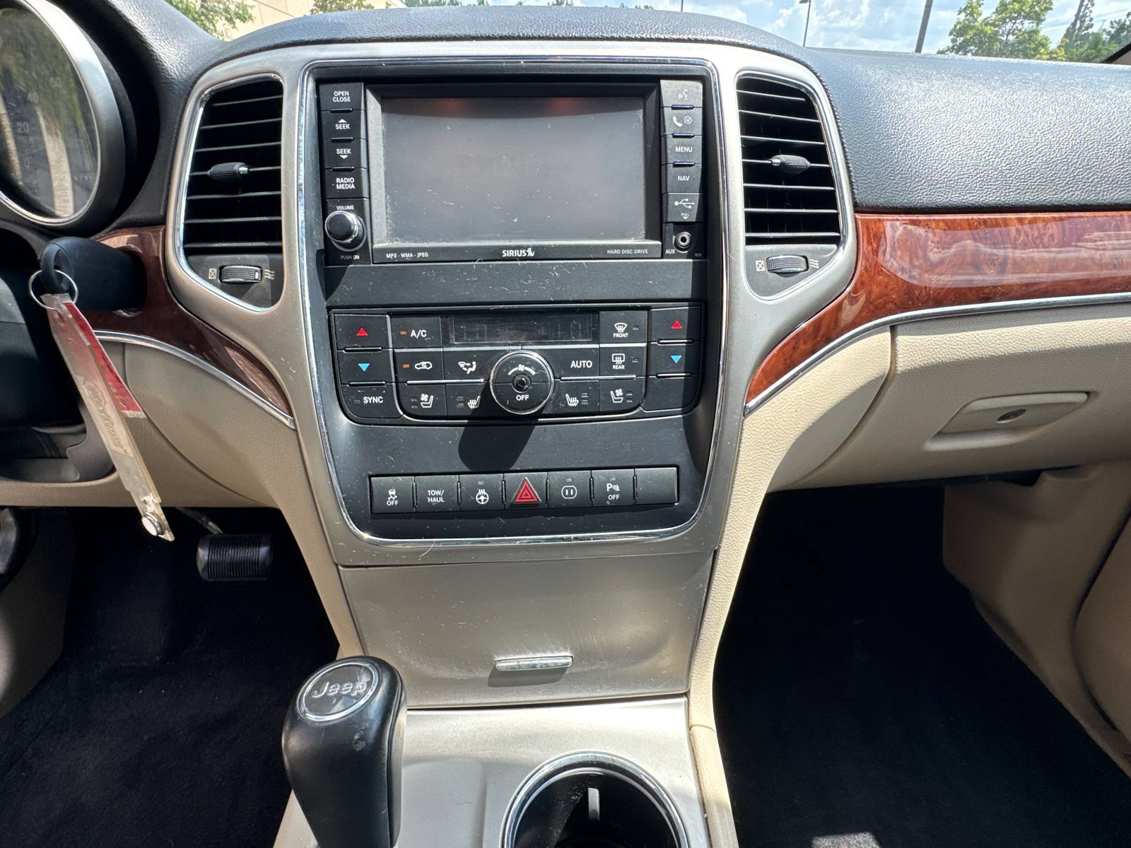 Used 2011 Jeep Grand Cherokee Limited w/ Luxury Group II AWD/4WD image 27