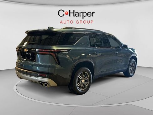 Used 2025 Chevrolet Traverse LT AWD/4WD image 3
