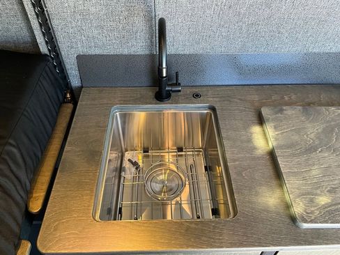 New 2025 RAM ProMaster 1500 w/ Quick Order Package 22G SLT image 5