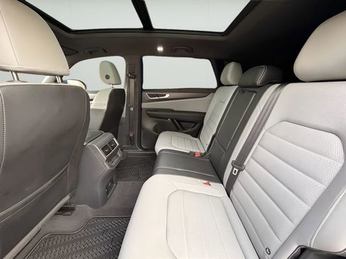 Used 2024 Volkswagen Atlas Cross Sport SEL R-Line image 17