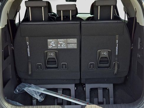 New 2026 Kia Carnival EX image 14