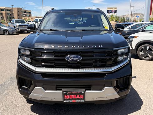 Used 2025 Ford Expedition Platinum AWD/4WD image 8