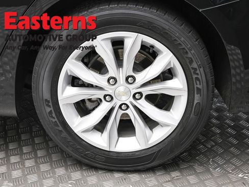 Used 2022 Chevrolet Malibu LT w/ Leather Package FWD image 8