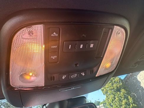 Used 2022 Dodge Durango SRT w/ Technology Group AWD/4WD image 16