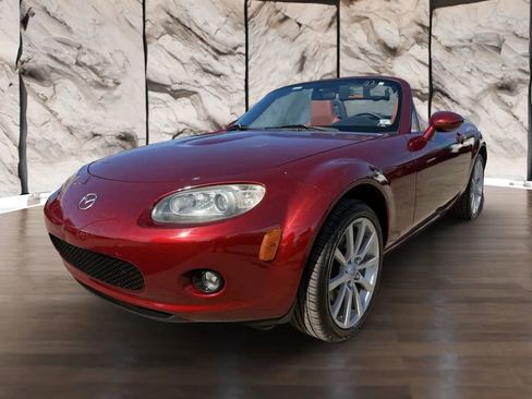 Used 2006 MAZDA MX-5 Miata Grand Touring RWD image 2