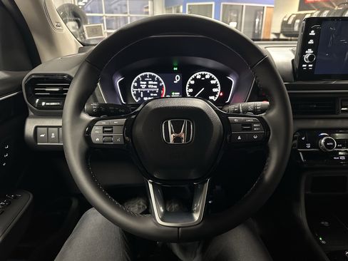 New 2025 Honda Pilot Touring image 9