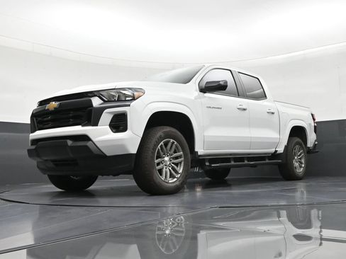 Used 2024 Chevrolet Colorado LT w/ LT Convenience Package RWD image 20