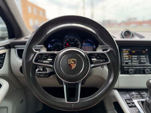 Used 2016 Porsche Macan Turbo image 16