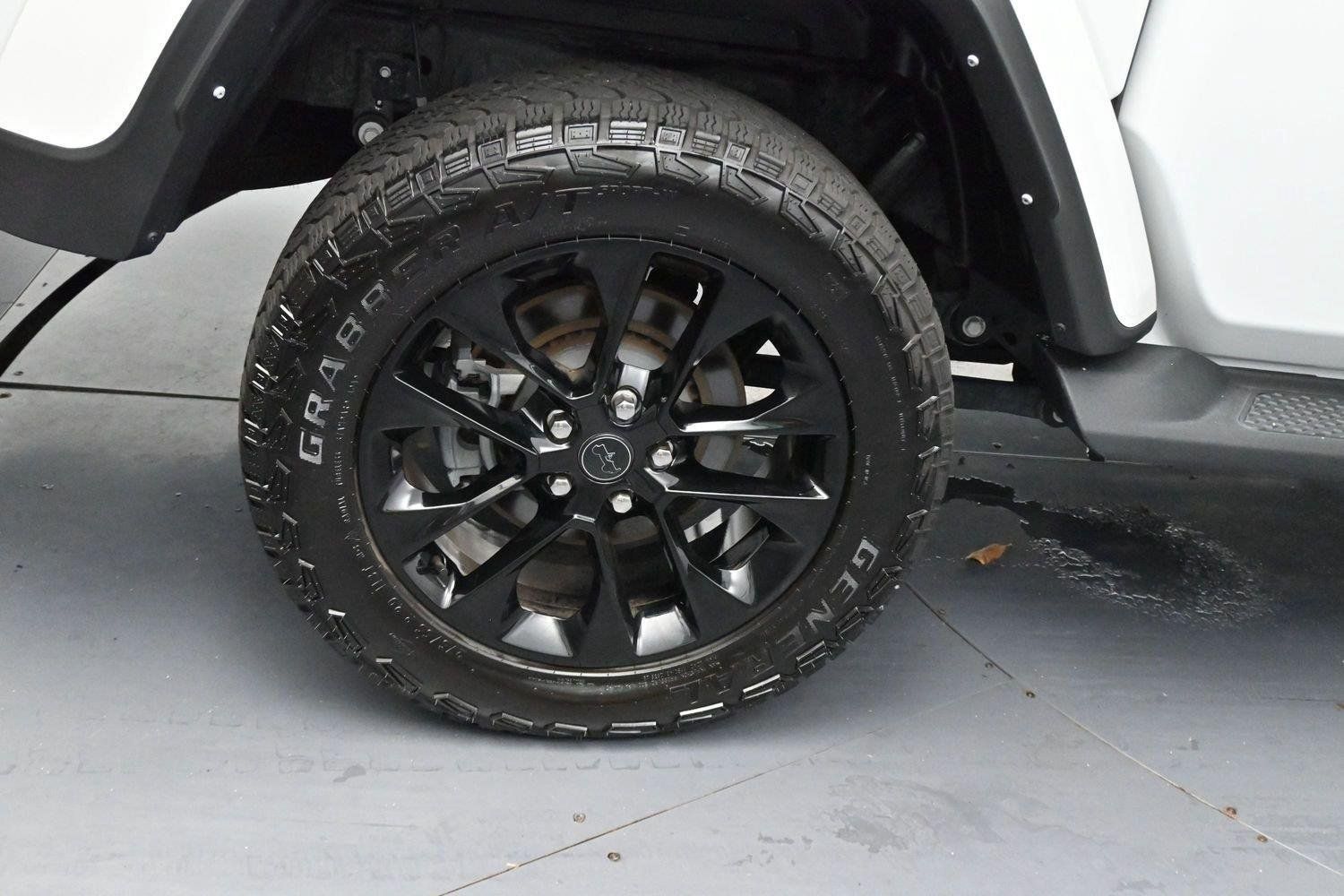 Used 2025 Jeep Gladiator Sport AWD/4WD image 30