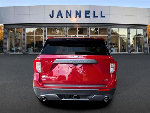 Used 2023 Ford Explorer XLT w/ Equipment Group 202A image 6