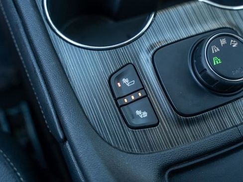 Used 2020 GMC Acadia SLT image 33