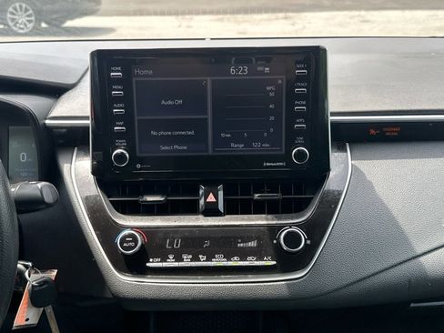 Used 2021 Toyota Corolla LE image 24