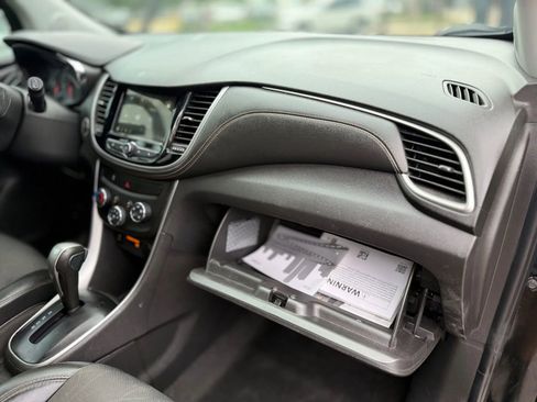 Used 2019 Chevrolet Trax LT w/ LT Convenience Package image 13