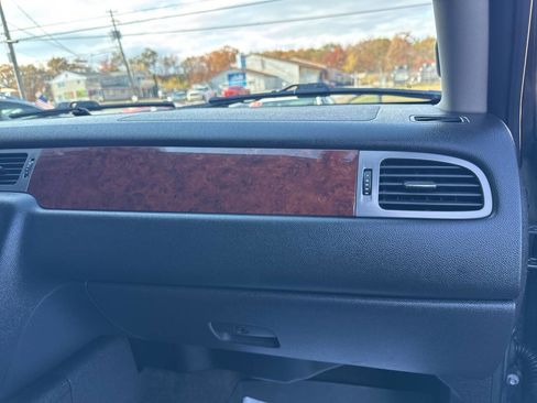 Used 2011 Chevrolet Avalanche LTZ image 29