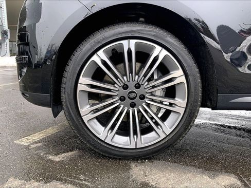 Used 2024 Land Rover Range Rover Sport SE image 5