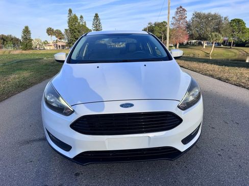 Used 2018 Ford Focus SE w/ SE Appearance Package image 7
