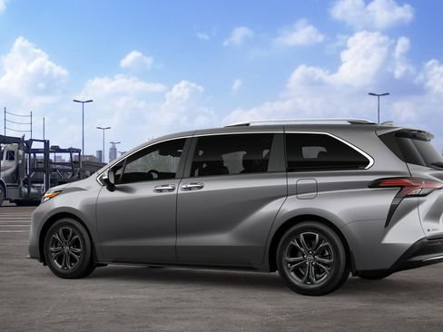 New 2026 Toyota Sienna Platinum image 5