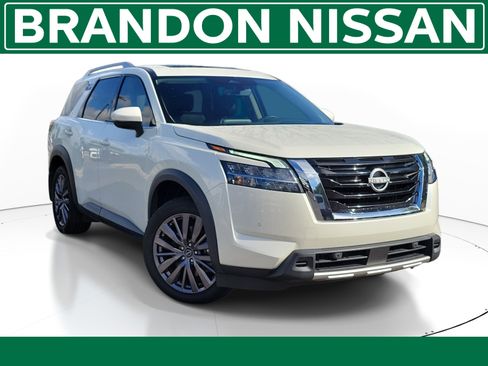 Certified 2024 Nissan Pathfinder SL w/ SL Premium Package FWD image 1