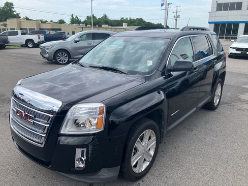 Used 2010 GMC Terrain SLE FWD image 3
