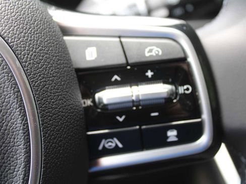 New 2025 Kia Carnival EX image 37