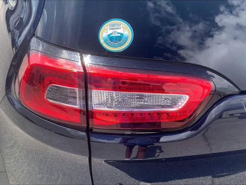 Used 2016 Jeep Cherokee Limited w/ Technology Group AWD/4WD image 29