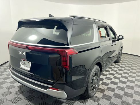 New 2026 Kia Carnival EX FWD image 3