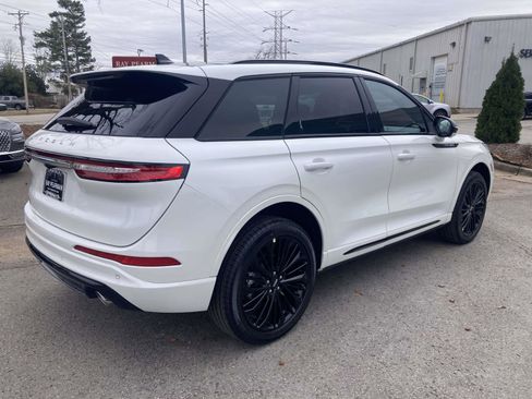 New 2026 Lincoln Corsair Reserve image 3