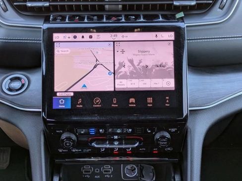 New 2025 Jeep Grand Cherokee Limited w/ Luxury Tech Group II image 18