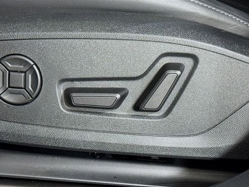 Used 2025 Audi A6 e-tron Premium Plus w/ Premium Plus RWD image 16