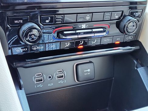 New 2025 Jeep Grand Cherokee Limited w/ Black Appearance Package image 16