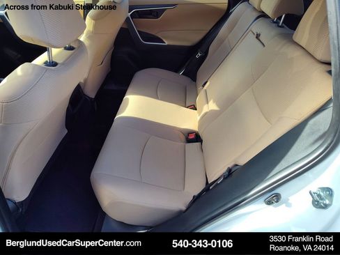 Used 2019 Toyota RAV4 LE image 12