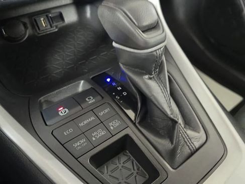 Used 2022 Toyota RAV4 XLE w/ Convenience Package image 38