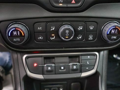 Used 2022 GMC Terrain AT4 AWD/4WD image 12