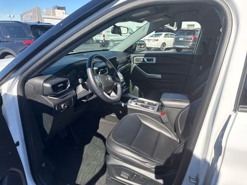 Used 2023 Ford Explorer XLT w/ Equipment Group 202A AWD/4WD image 10