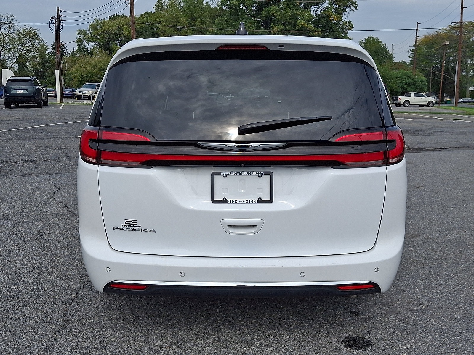 Used 2024 Chrysler Pacifica Touring-L FWD image 5