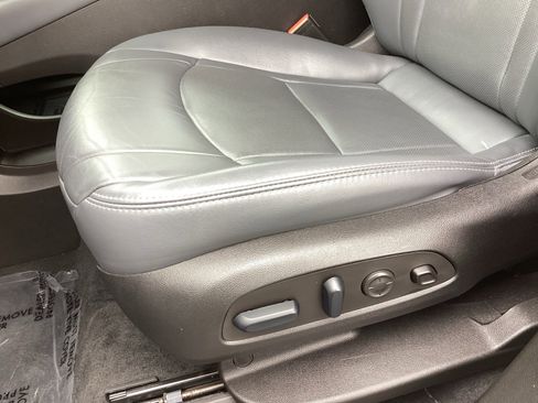 Used 2024 Buick Enclave Premium image 11