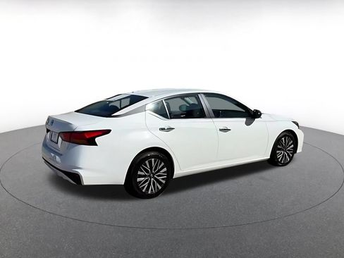 Used 2025 Nissan Altima 2.5 SV FWD image 15