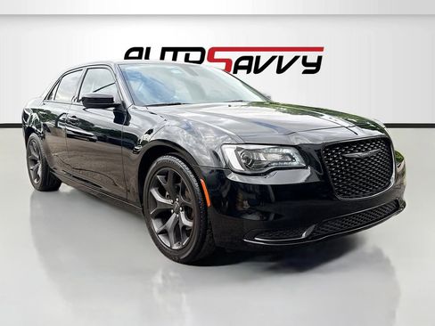 Used 2022 Chrysler 300 Touring w/ Sport Appearance Package RWD image 1