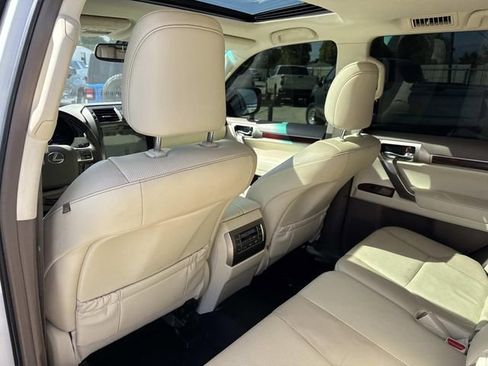 Used 2019 Lexus GX 460 Premium w/ Premium Package AWD/4WD image 34