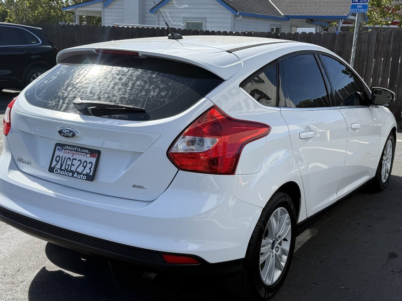 Used 2012 Ford Focus SEL FWD image 6
