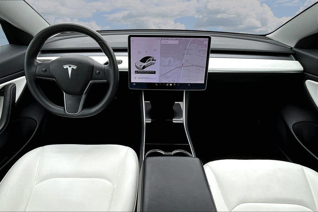 Used 2020 Tesla Model 3 Standard Range Plus RWD image 7