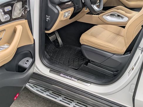 Used 2024 Mercedes-Benz GLS 450 4MATIC image 37