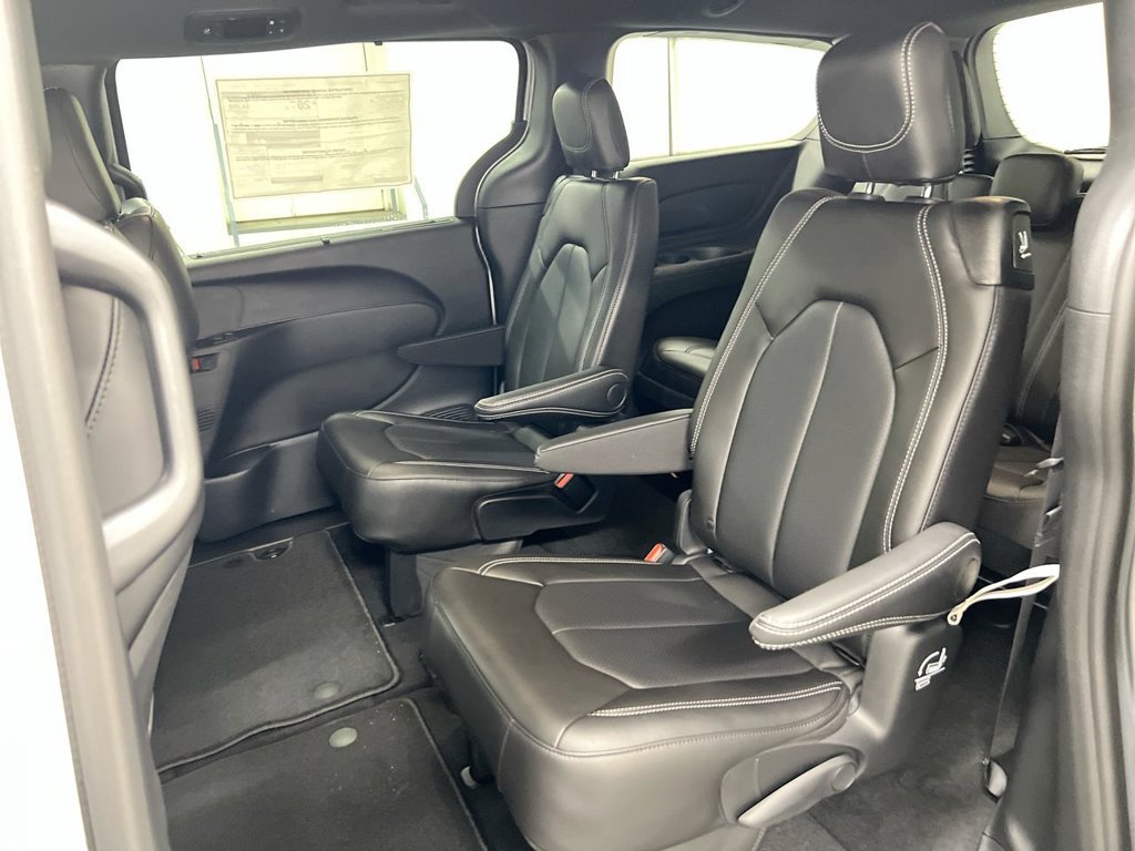 New 2026 Chrysler Pacifica Select AWD/4WD image 22