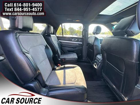 Used 2017 Ford Explorer XLT w/ Equipment Group 202A AWD/4WD image 28