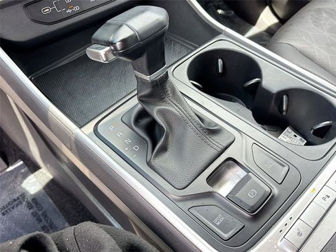 Used 2025 Kia Carnival FWD image 17