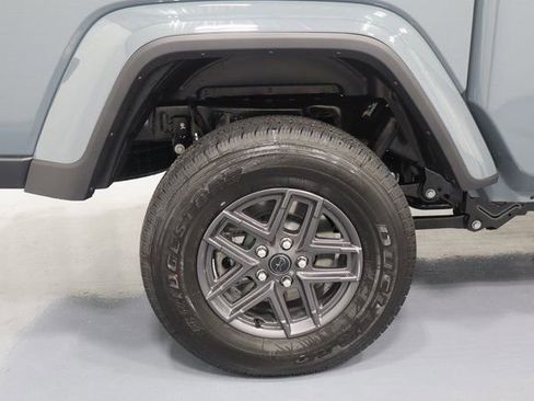 New 2025 Jeep Gladiator Sport image 24