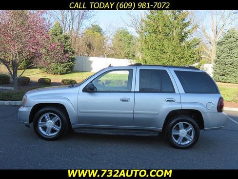 Used 2008 Chevrolet TrailBlazer LT w/ Sun And 6-Disc Cd Package image 2